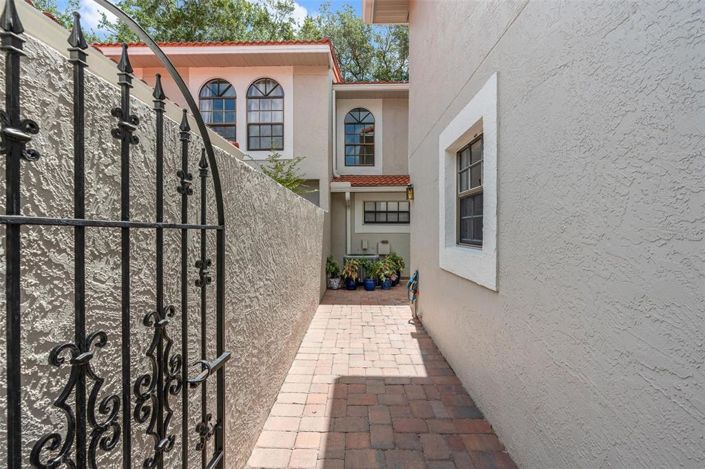 Image No.9-3 Bed Townhouse for sale