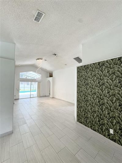 Image No.2-4 Bed House for sale