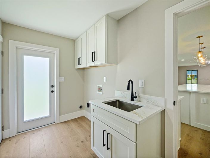 Image No.13-5 Bed House for sale