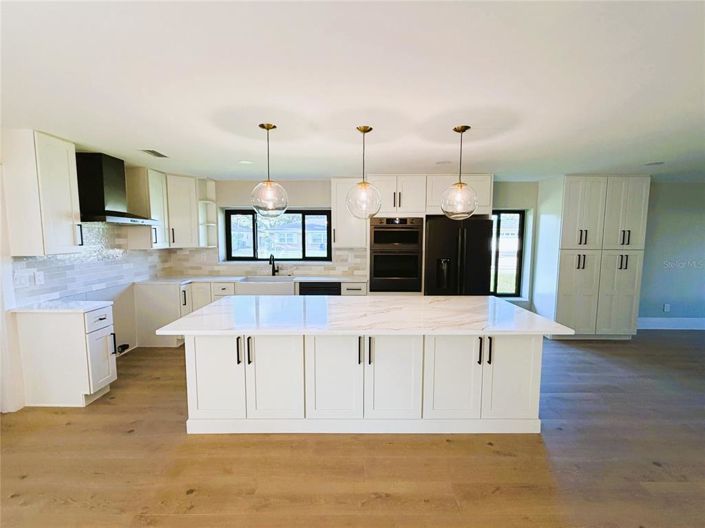 Image No.3-5 Bed House for sale