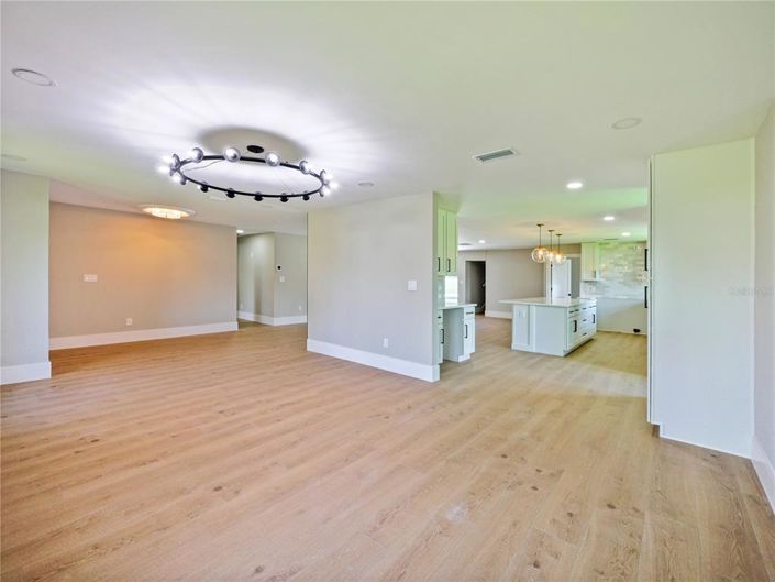 Image No.5-5 Bed House for sale
