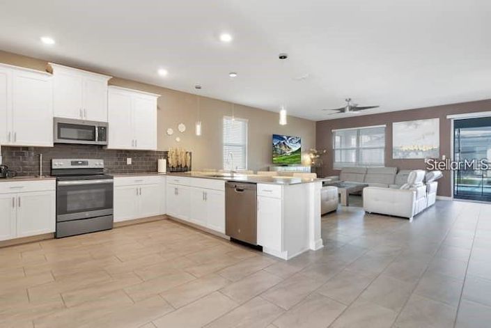 Image No.2-8 Bed House for sale