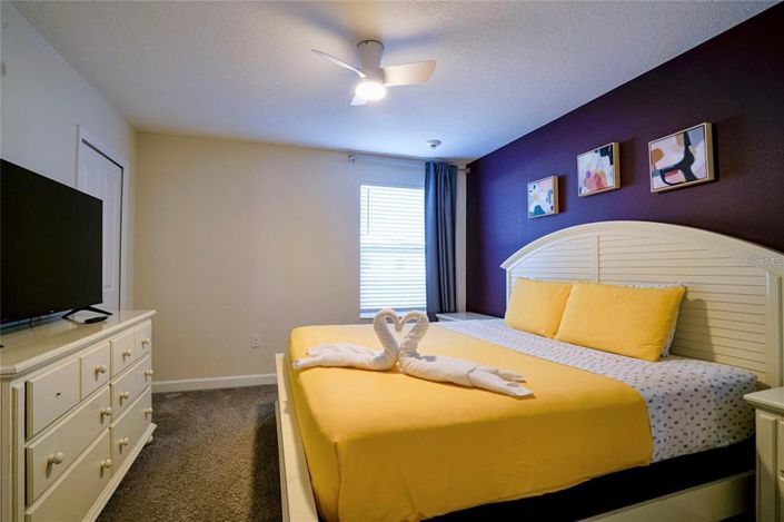 Image No.6-8 Bed House for sale