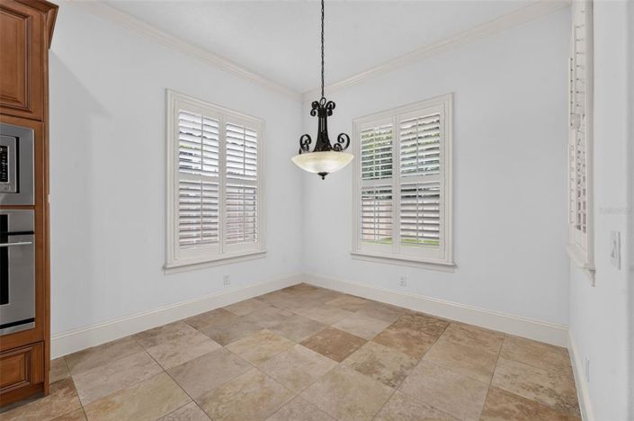 Image No.19-4 Bed House for sale