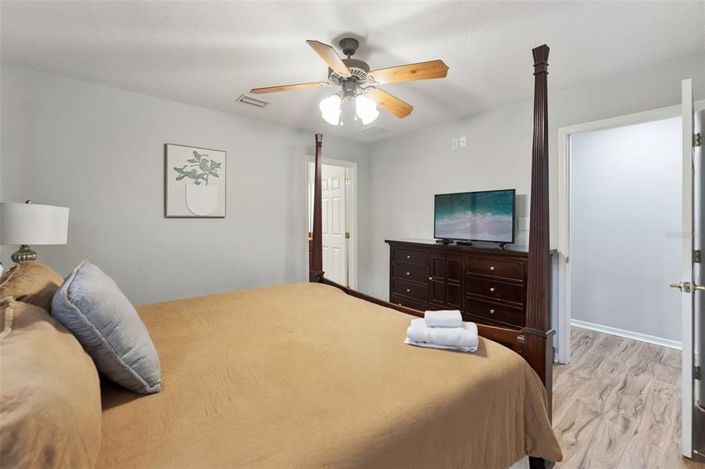 Image No.20-6 Bed House for sale