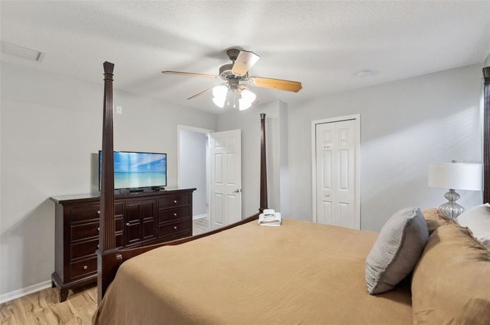 Image No.21-6 Bed House for sale