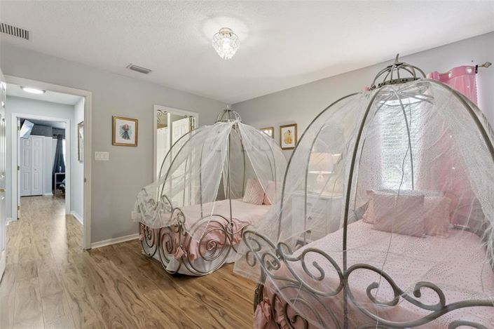 Image No.26-6 Bed House for sale