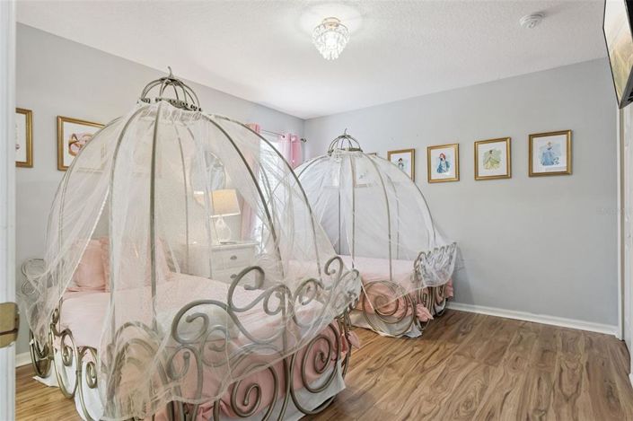 Image No.27-6 Bed House for sale