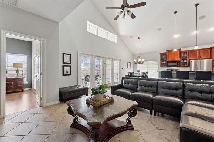 Image No.9-6 Bed House for sale