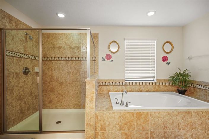 Image No.16-6 Bed House for sale