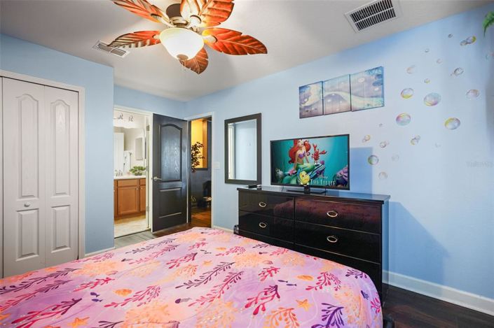Image No.18-6 Bed House for sale