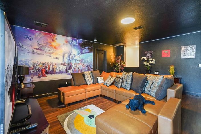 Image No.21-6 Bed House for sale