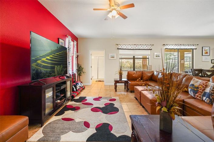 Image No.5-6 Bed House for sale