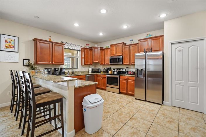 Image No.8-6 Bed House for sale