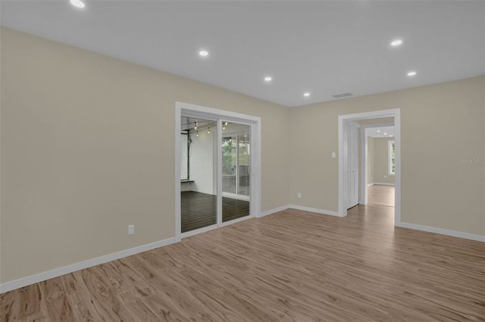 Image No.11-3 Bed House for sale