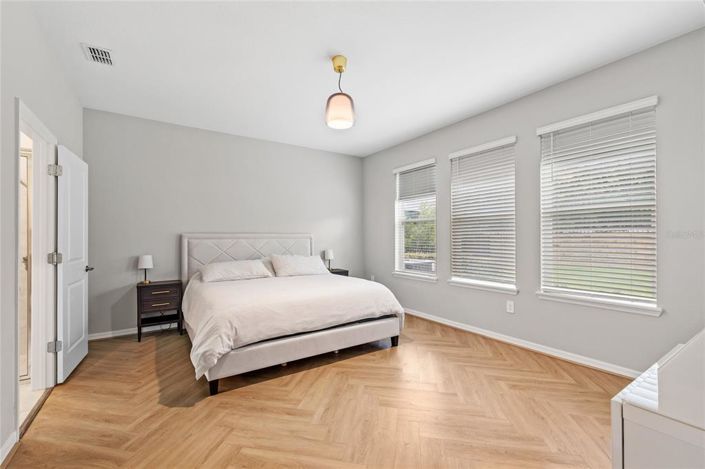 Image No.22-4 Bed House for sale