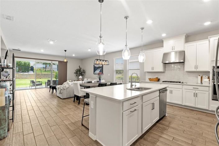 Image No.8-4 Bed House for sale