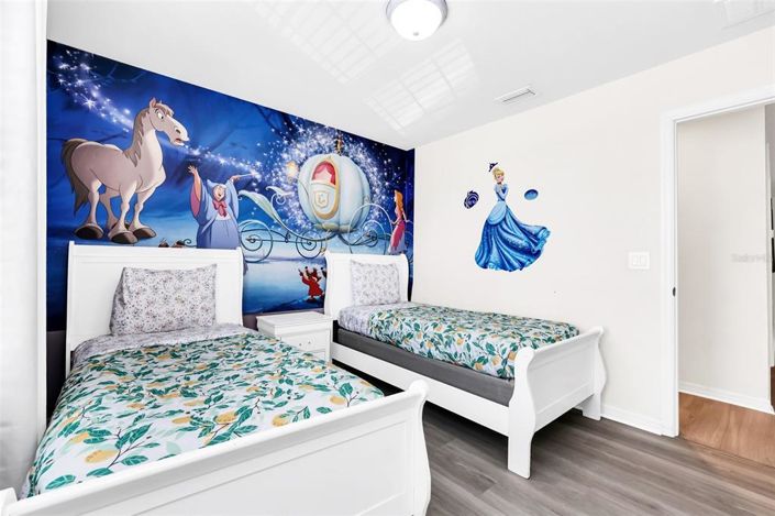Image No.18-5 Bed Townhouse for sale