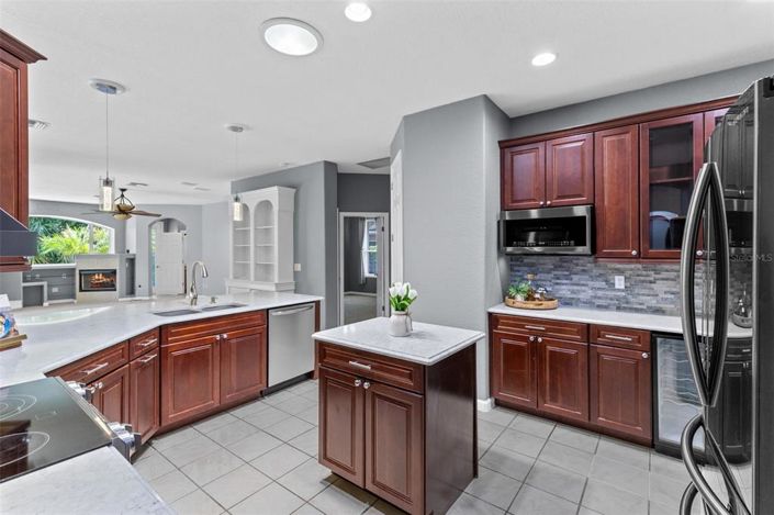Image No.3-4 Bed House for sale