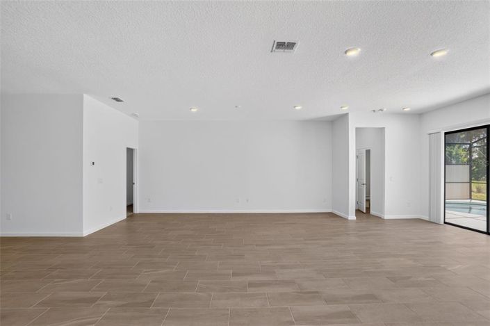 Image No.17-12 Bed House for sale