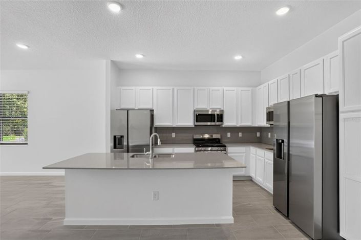 Image No.8-12 Bed House for sale