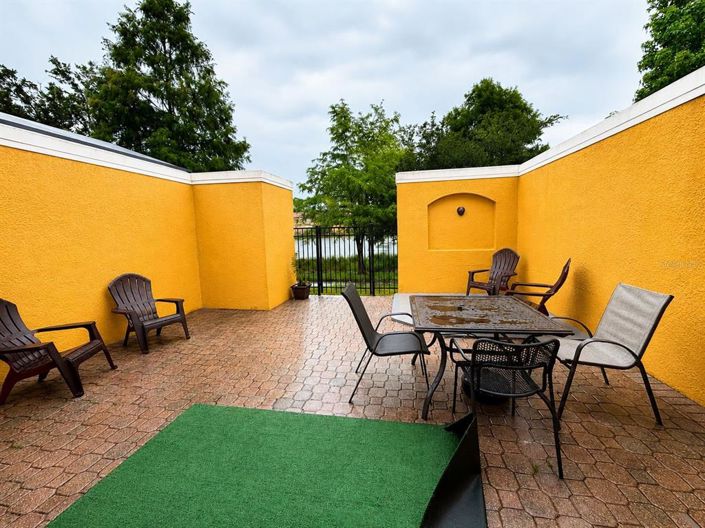 Image No.20-3 Bed Townhouse for sale