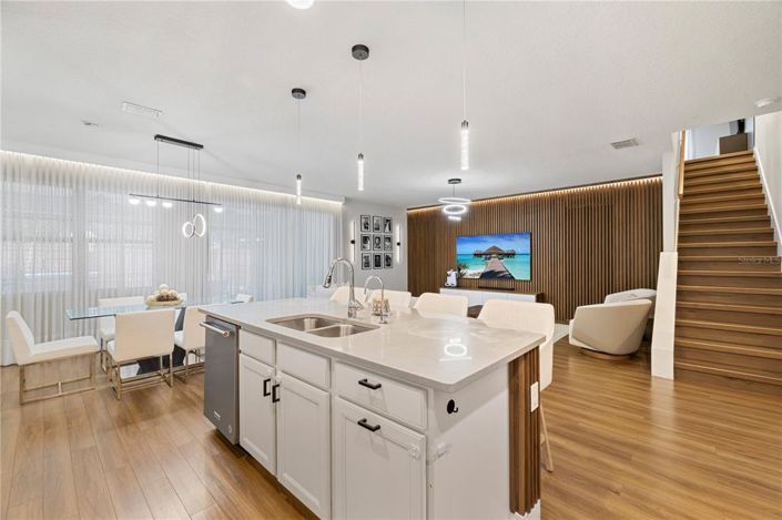 Image No.30-5 Bed House for sale