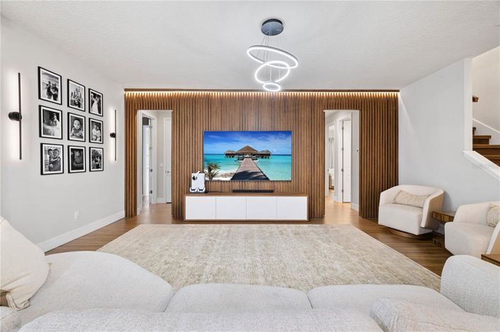 Image No.38-5 Bed House for sale