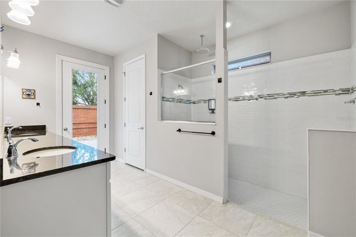 Image No.50-5 Bed House for sale