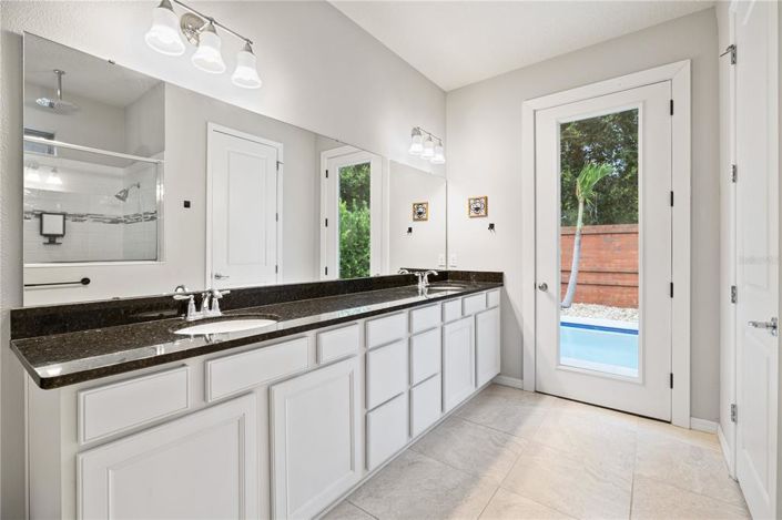 Image No.51-5 Bed House for sale