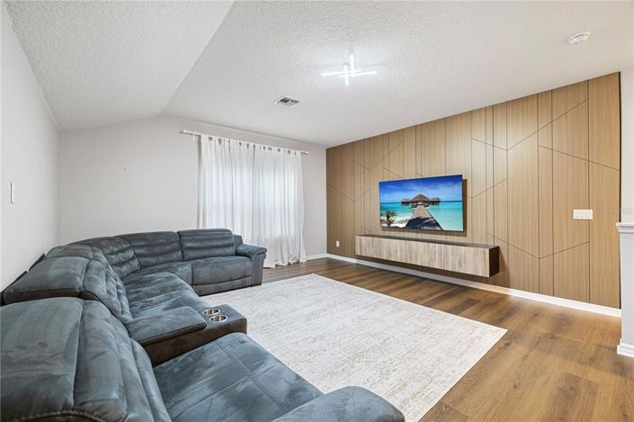 Image No.56-5 Bed House for sale