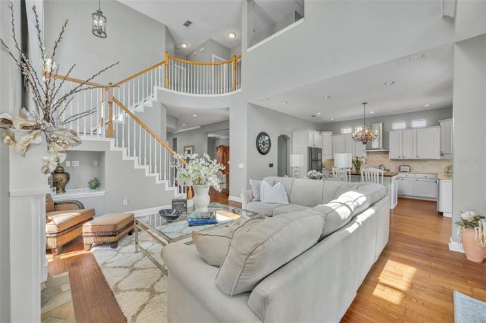 Image No.8-6 Bed House for sale