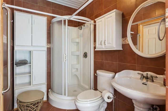 Image No.18-4 Bed House for sale