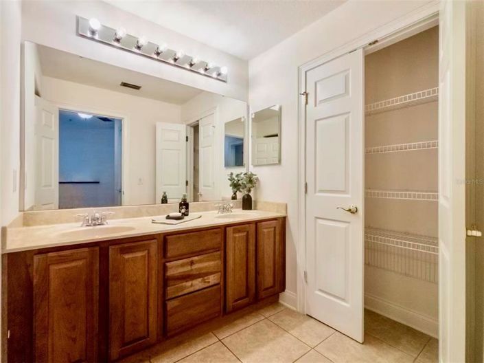 Image No.25-3 Bed Townhouse for sale