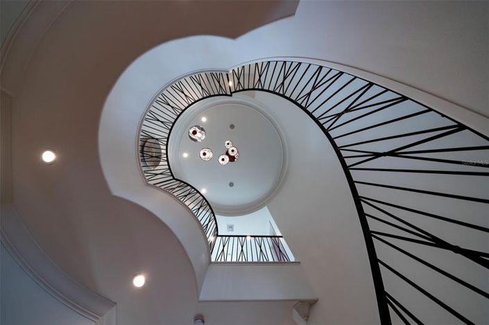 Image No.17-5 Bed House for sale