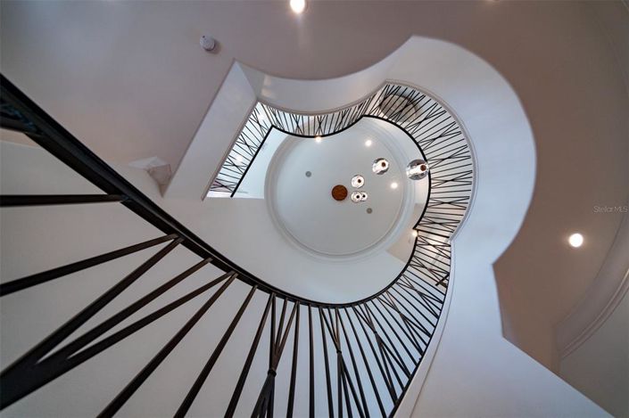 Image No.18-5 Bed House for sale