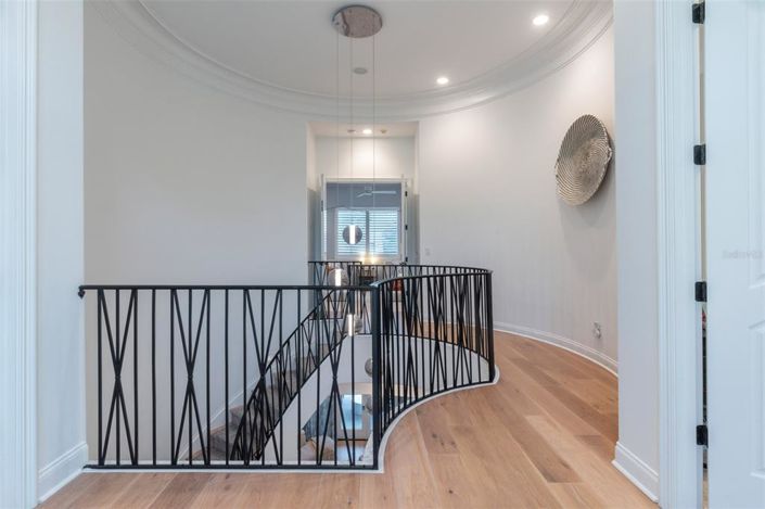 Image No.40-5 Bed House for sale