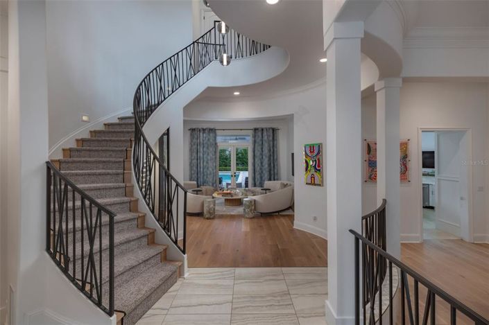 Image No.7-5 Bed House for sale