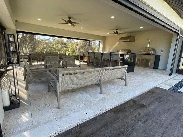 Image No.17-6 Bed House for sale