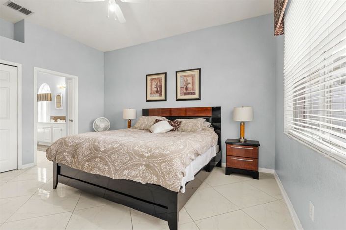 Image No.19-4 Bed House for sale