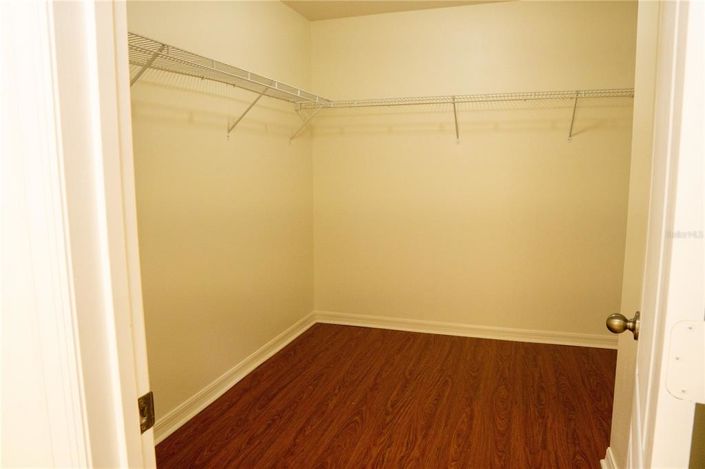 Image No.20-5 Bed House for sale