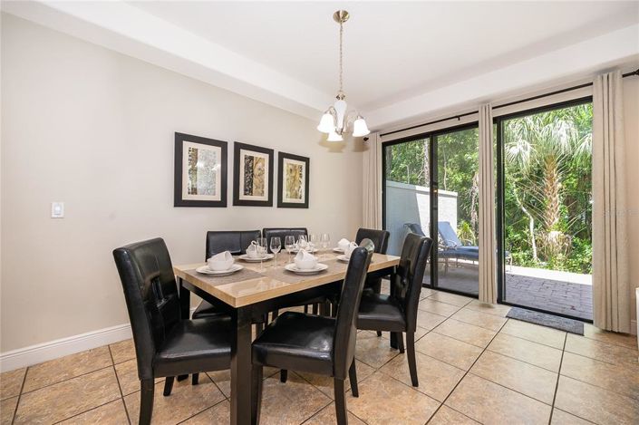 Image No.15-4 Bed Townhouse for sale
