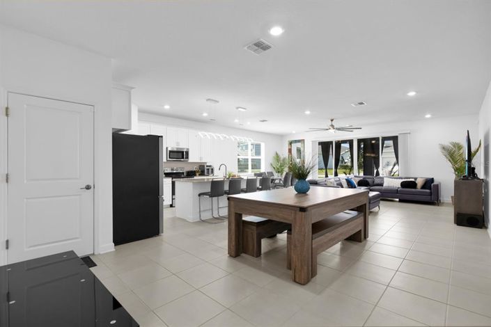 Image No.8-5 Bed House for sale