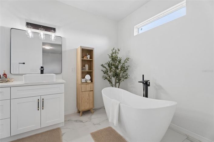 Image No.35-4 Bed House for sale