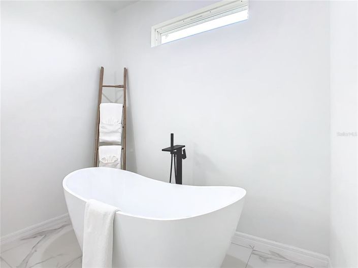 Image No.41-4 Bed House for sale