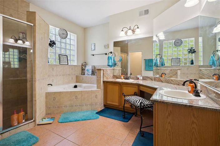 Image No.16-6 Bed House for sale