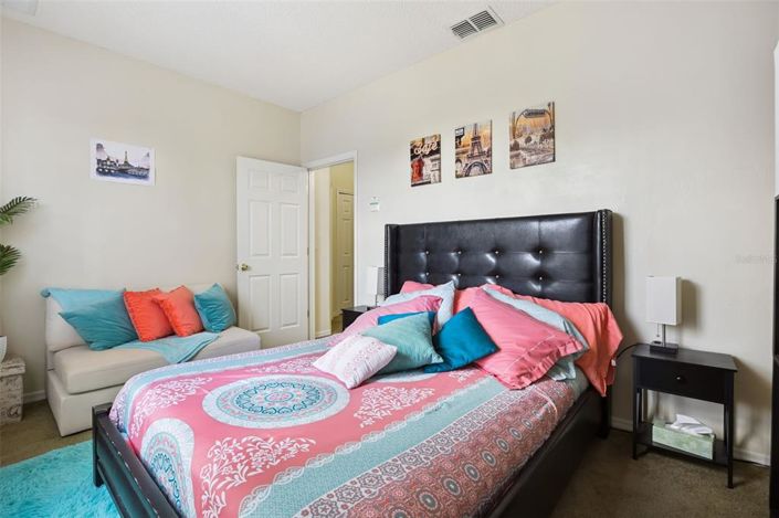 Image No.21-6 Bed House for sale