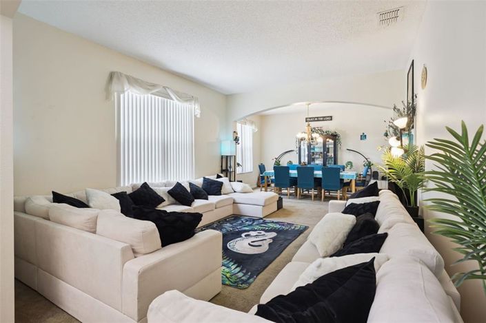 Image No.4-6 Bed House for sale