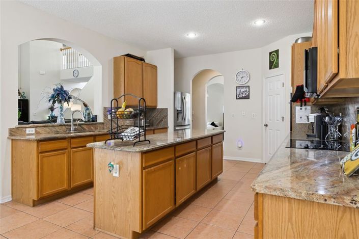 Image No.9-6 Bed House for sale