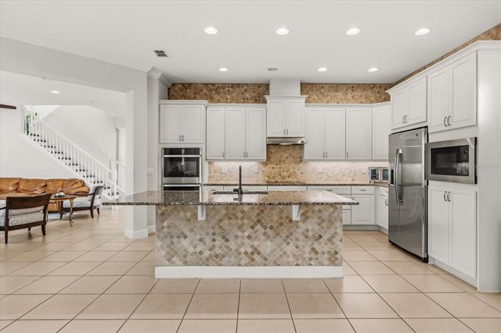 Image No.2-5 Bed House for sale